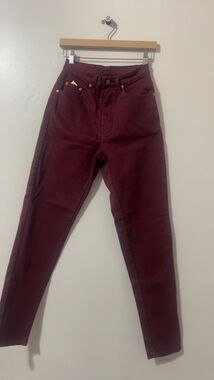Jordache Women's Burgundy Skinny Jeans Size 6 98% Cotton 2% Spandex